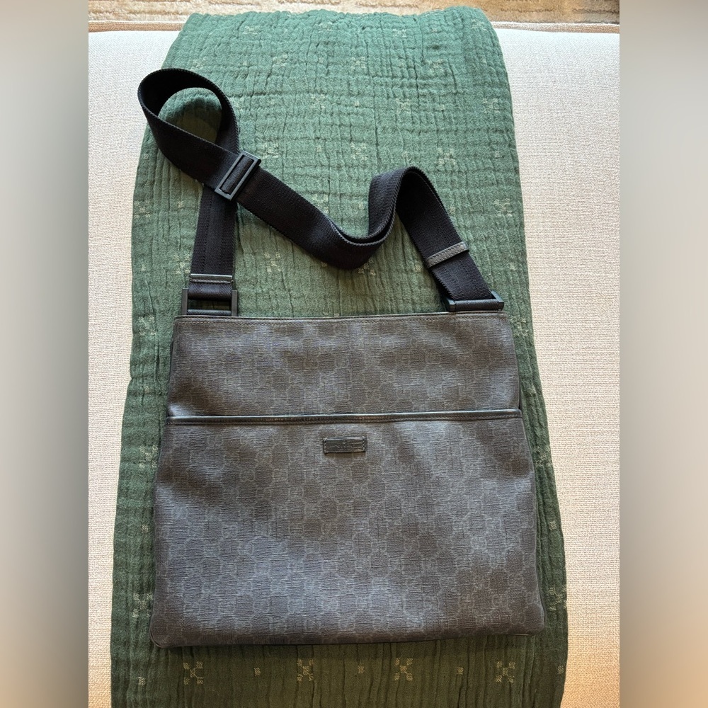 Gucci Supreme Gray and Black Monogram Messenger Bag with Black Strap